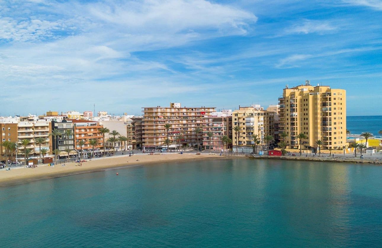 Ático de 3 habitaciones en Torrevieja en venta con piscina garaje - 175.000 € (Ref: 10187504)