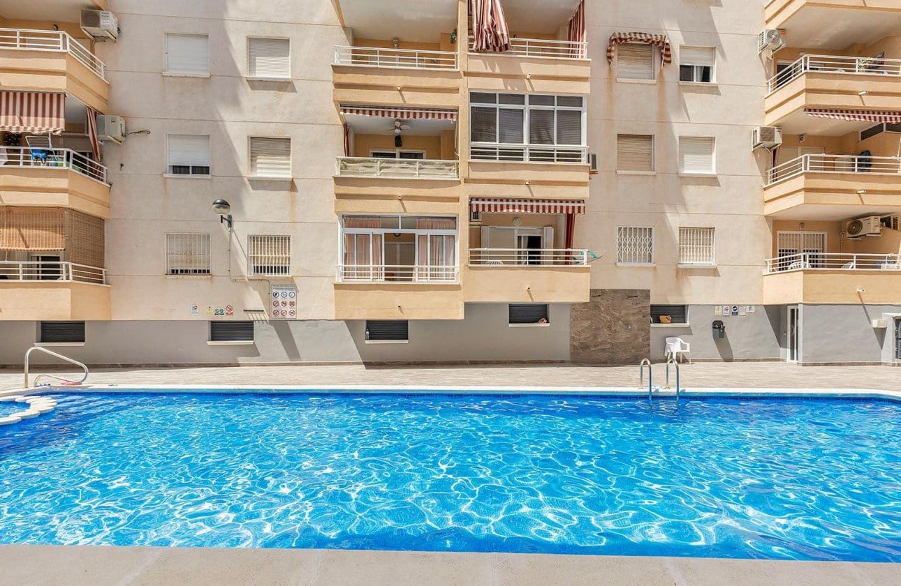Ático de 3 habitaciones en Torrevieja en venta con piscina garaje - 175.000 € (Ref: 10187504)