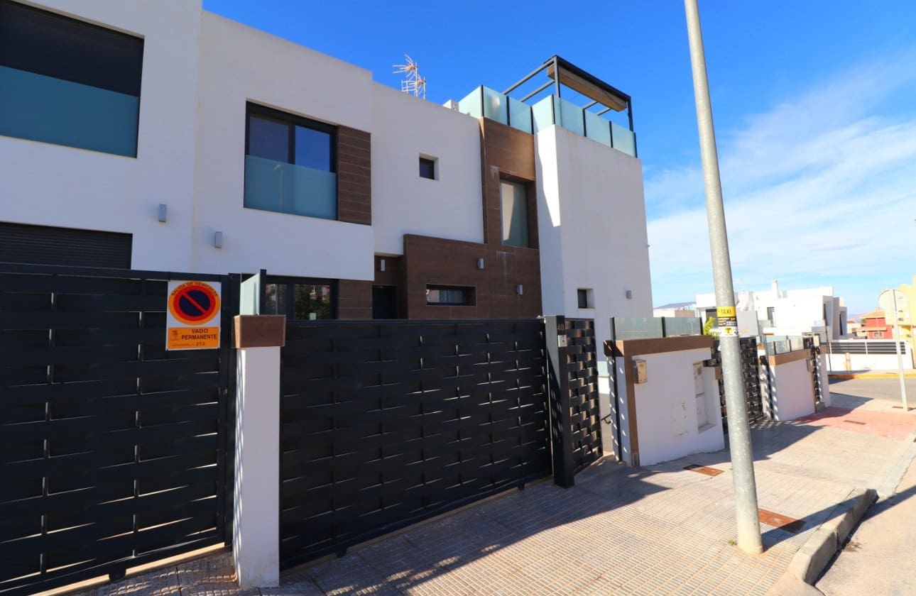 4 sovrum Hus till salu i Benijofar med pool - 354 999 € (Ref: 8966224)