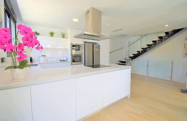 3 quarto Moradia para venda em Villamartin, Orihuela com piscina - 475 000 € (Ref: 8966225)