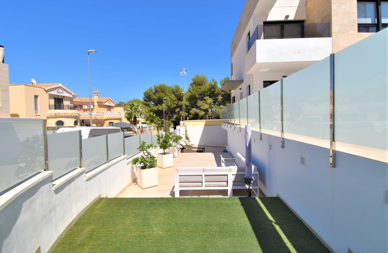 3 bedroom Villa for sale in Villamartin with pool - € 475,000 (Ref: 8966225)