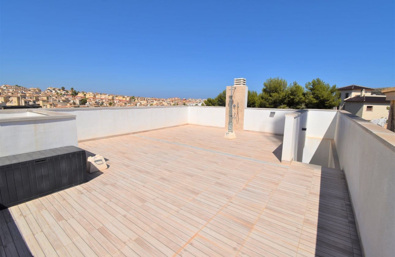 3 bedroom Villa for sale in Villamartin with pool - € 475,000 (Ref: 8966225)