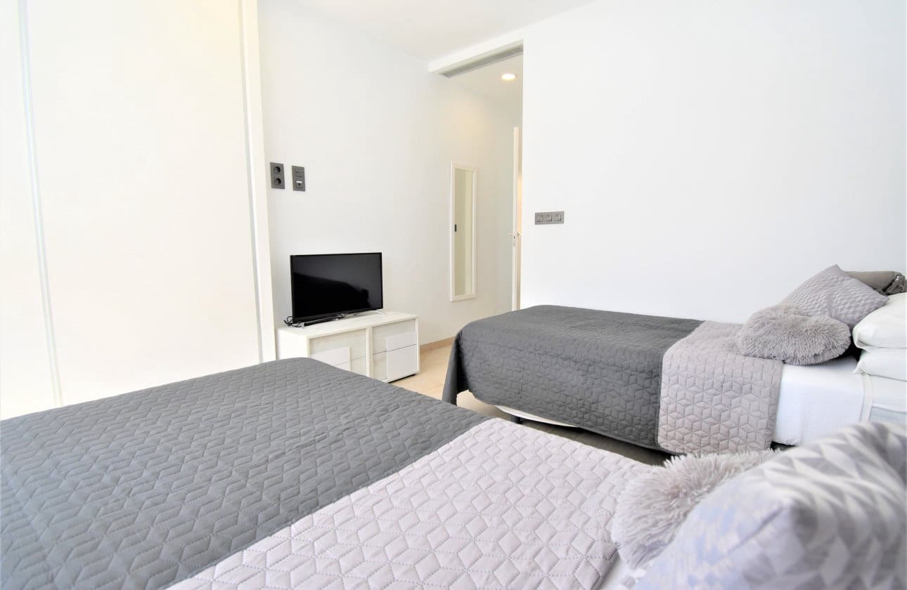 3 bedroom Villa for sale in Villamartin with pool - € 475,000 (Ref: 8966225)