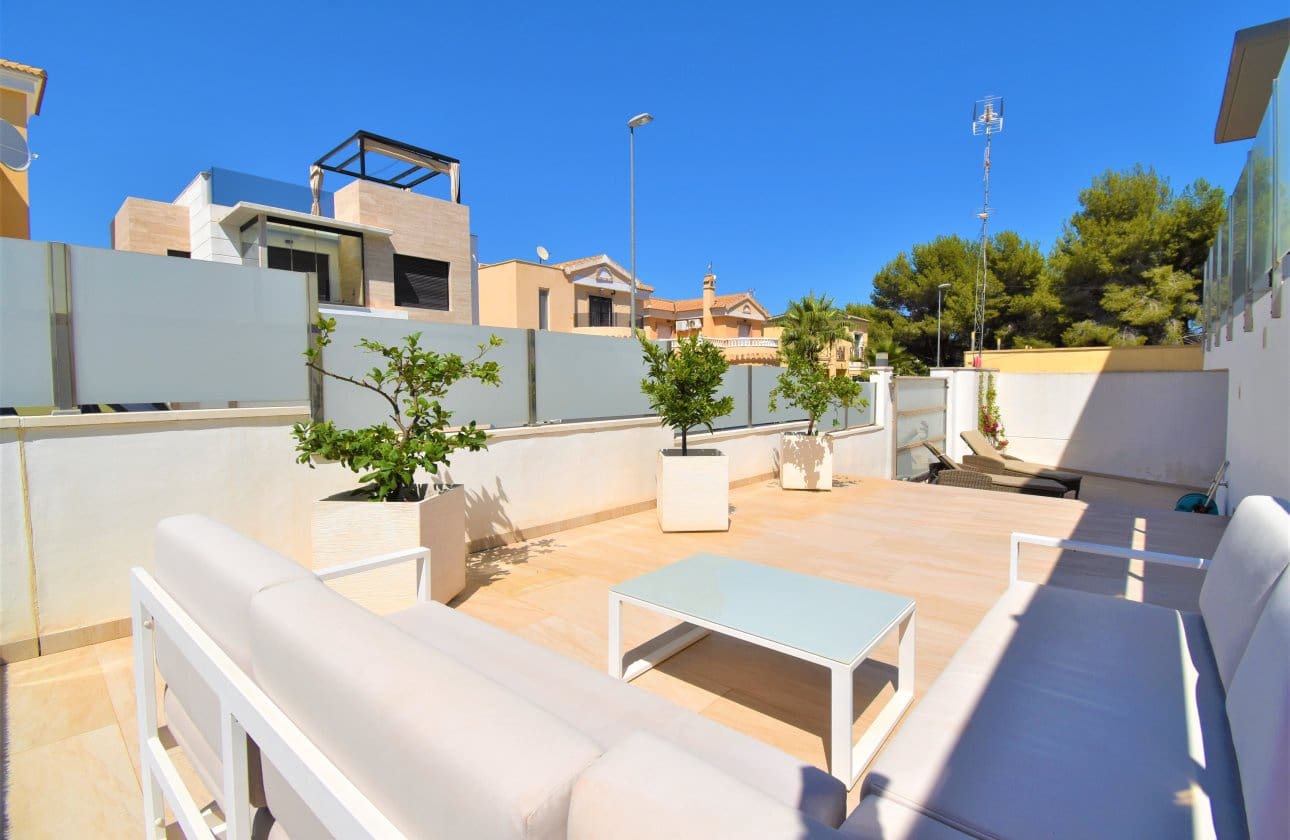 3 bedroom Villa for sale in Villamartin with pool - € 475,000 (Ref: 8966225)