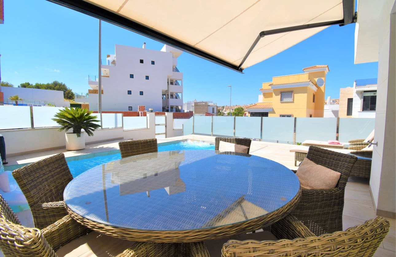 3 bedroom Villa for sale in Villamartin with pool - € 475,000 (Ref: 8966225)