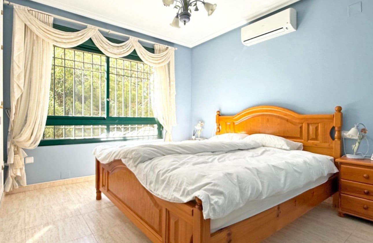 2 bedroom Apartment for sale in Campoamor with pool - € 215,000 (Ref: 8966240)