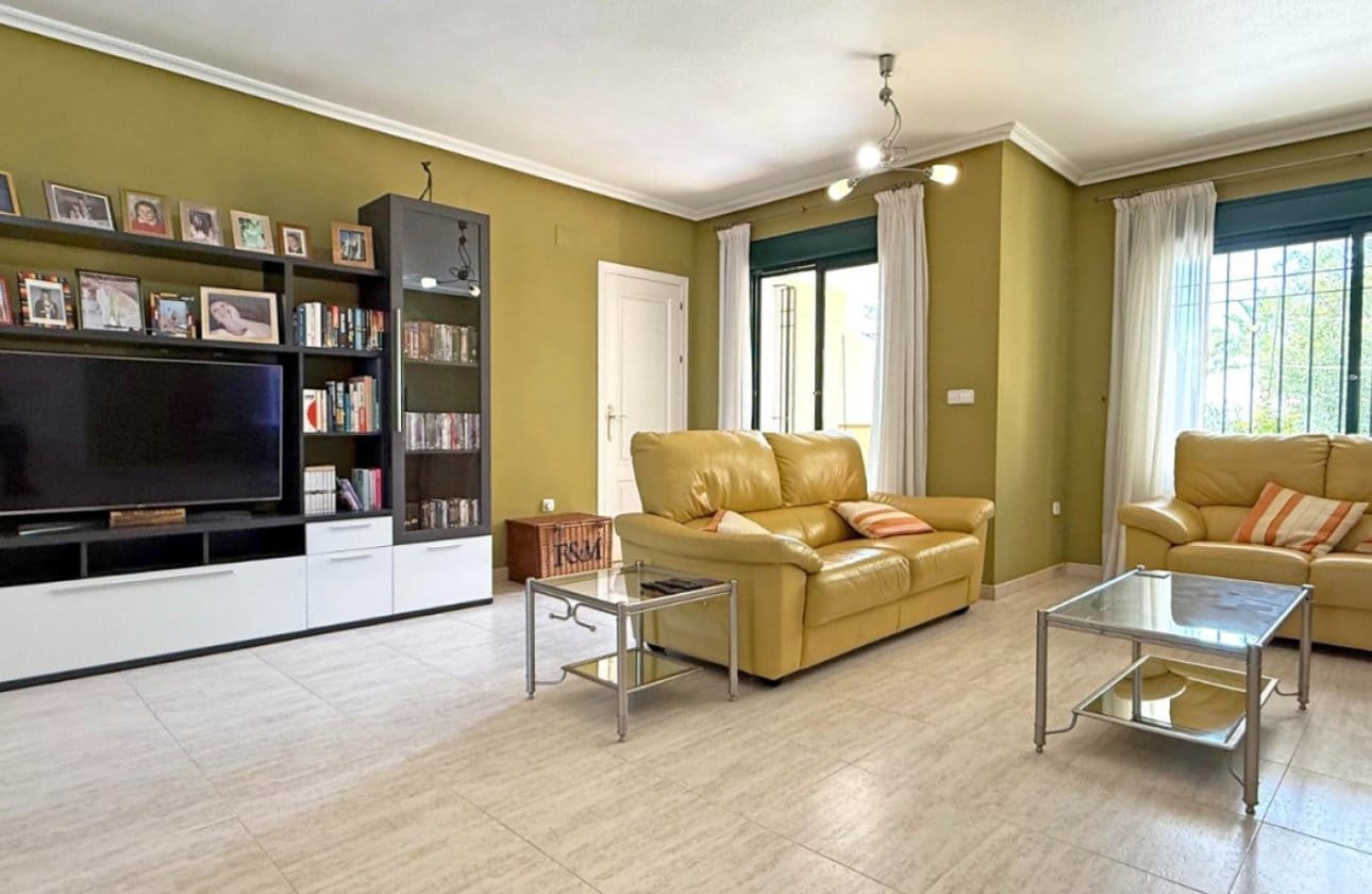 2 bedroom Apartment for sale in Campoamor with pool - € 215,000 (Ref: 8966240)