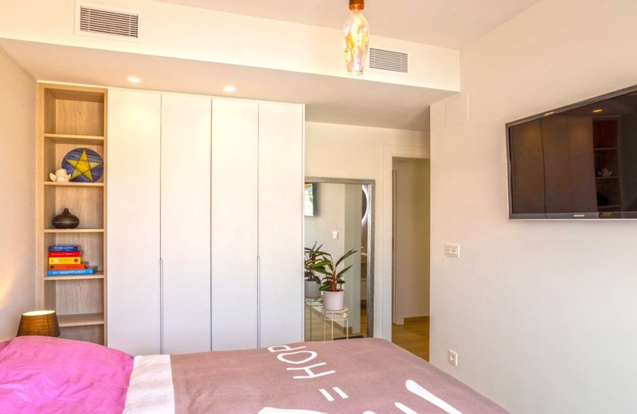 2 sypialnia Penthouse na sprzedaż w Villamartin z basenem - 299 950 € (Ref: 8966242)