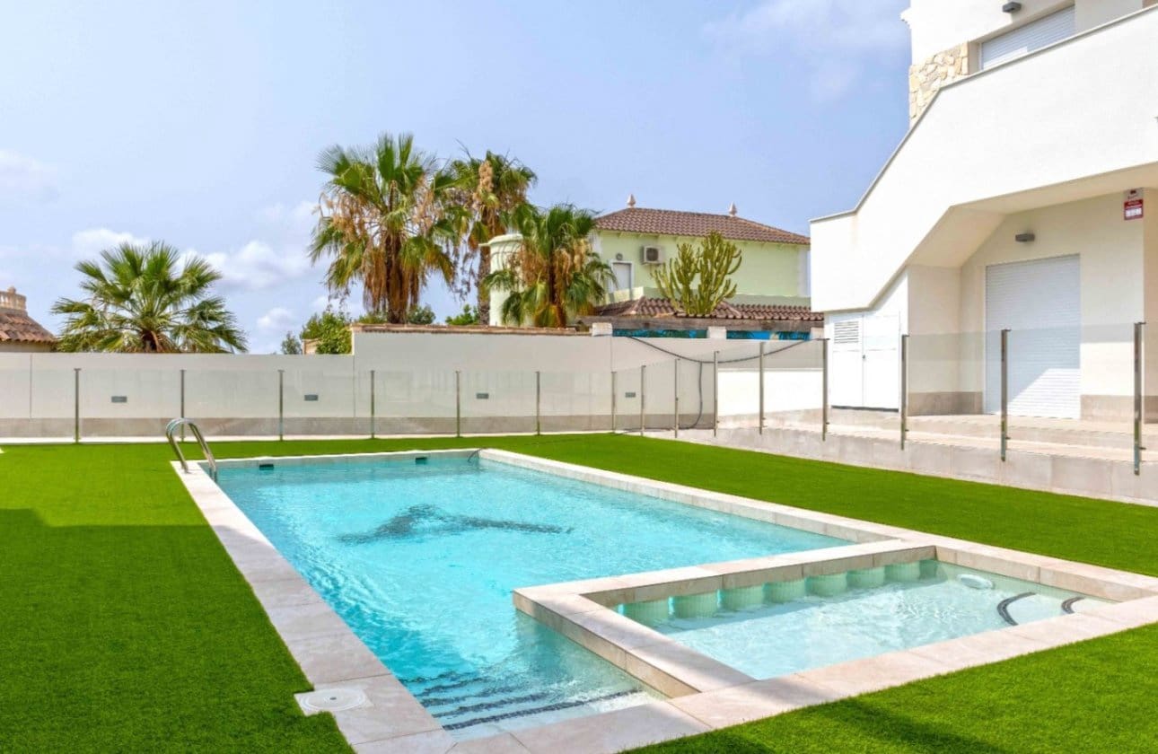 2 sypialnia Penthouse na sprzedaż w Villamartin z basenem - 299 950 € (Ref: 8966242)