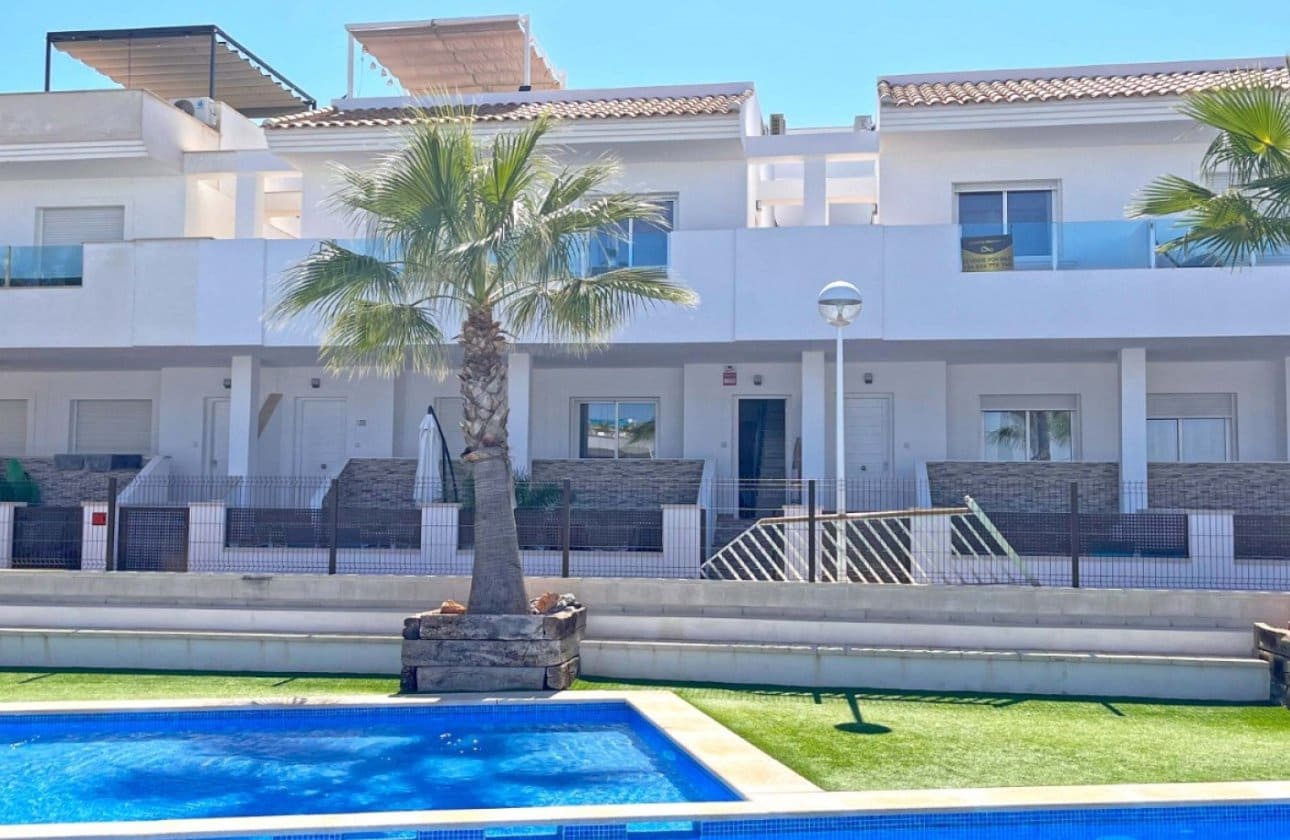 3 bedroom Townhouse for sale in Los Balcones with pool - € 299,000 (Ref: 8966245)