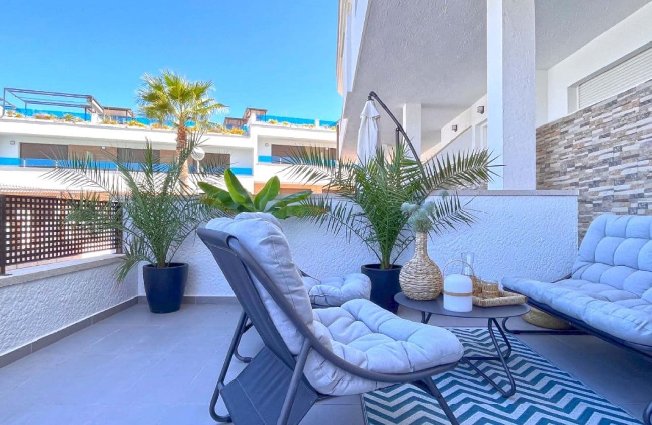 3 bedroom Townhouse for sale in Los Balcones with pool - € 299,000 (Ref: 8966245)