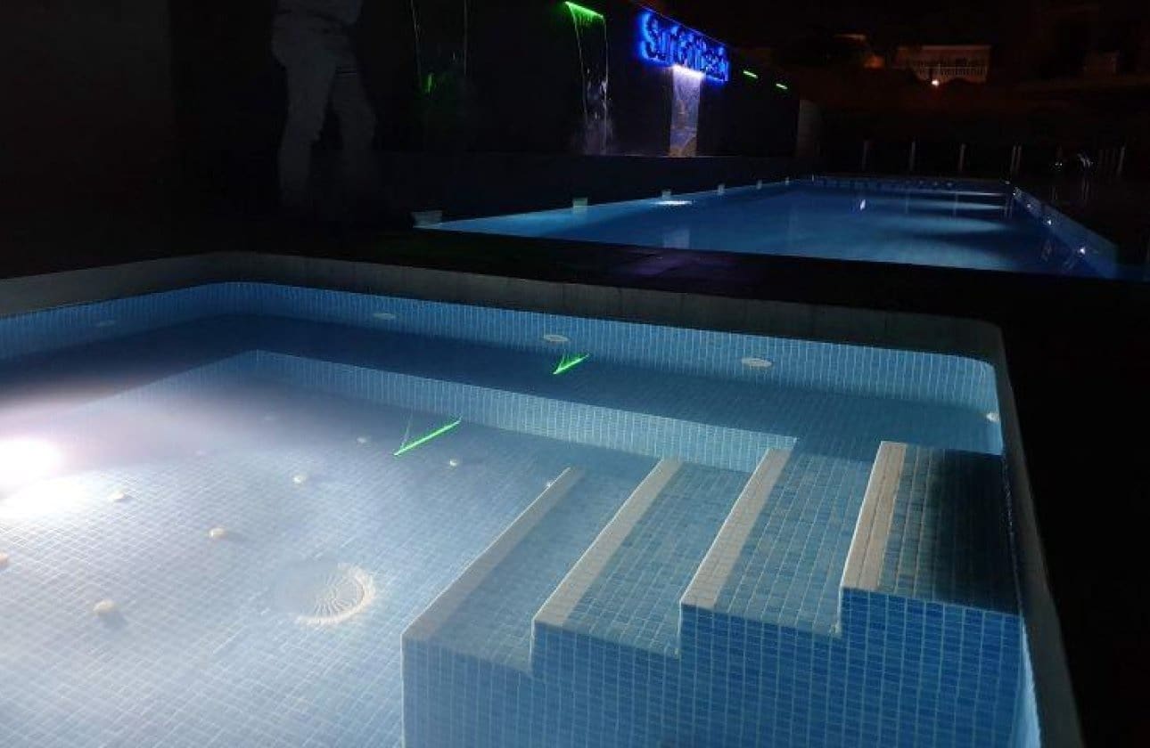 2 soveværelse Lejlighed til salg i Filipinas med swimmingpool - € 283.000 (Ref: 8966252)