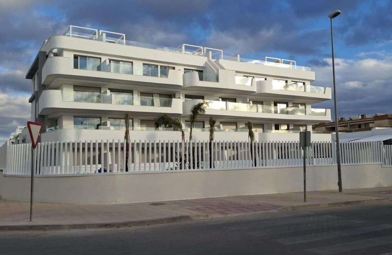 2 soveværelse Penthouse til salg i Orihuela Costa med swimmingpool - € 440.000 (Ref: 8966253)
