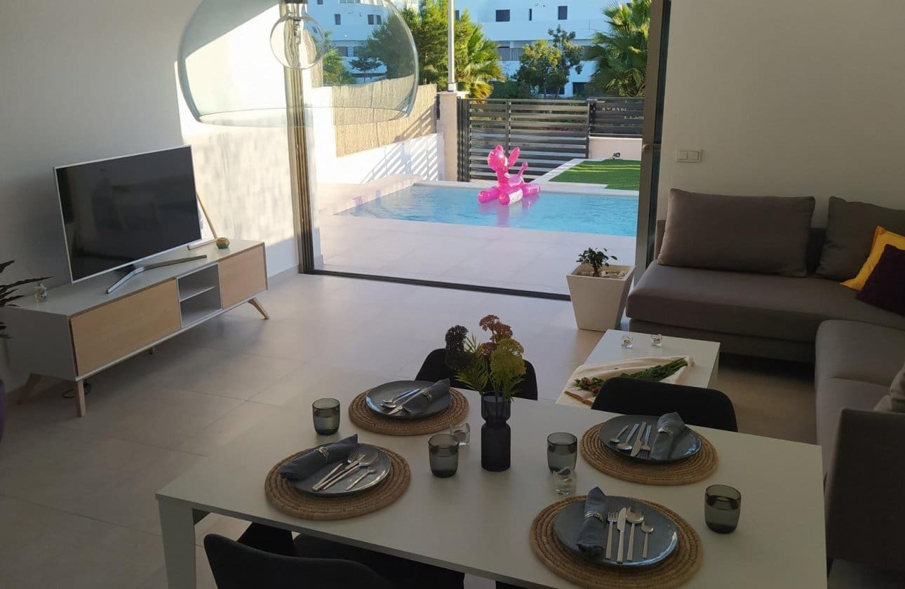 3 chambre Villa/Maison à vendre à Orihuela Costa avec piscine - 549 900 € (Ref: 8966259)