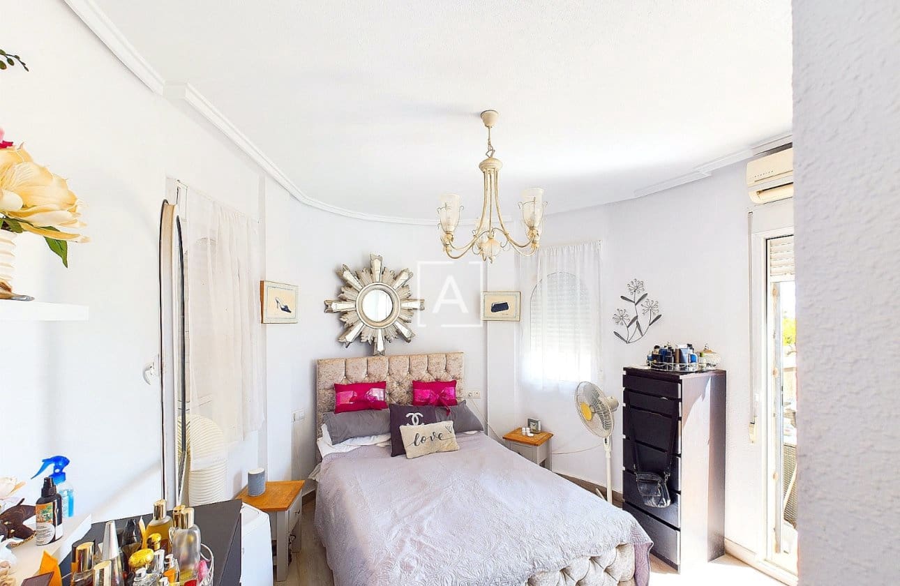 3 bedroom Villa for sale in Pinar de Campoverde with pool - € 249,995 (Ref: 8969046)