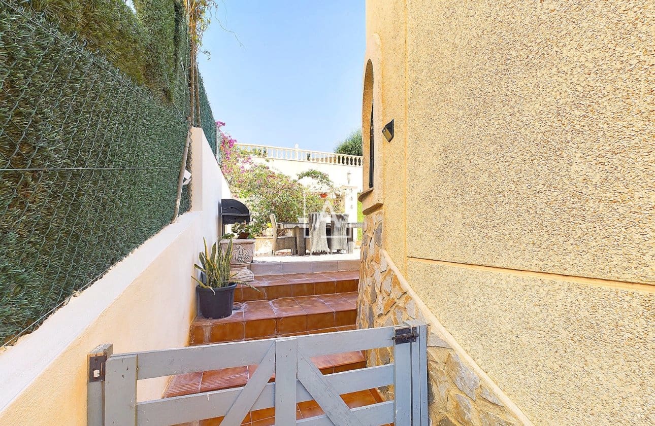 3 bedroom Villa for sale in Pinar de Campoverde with pool - € 249,995 (Ref: 8969046)