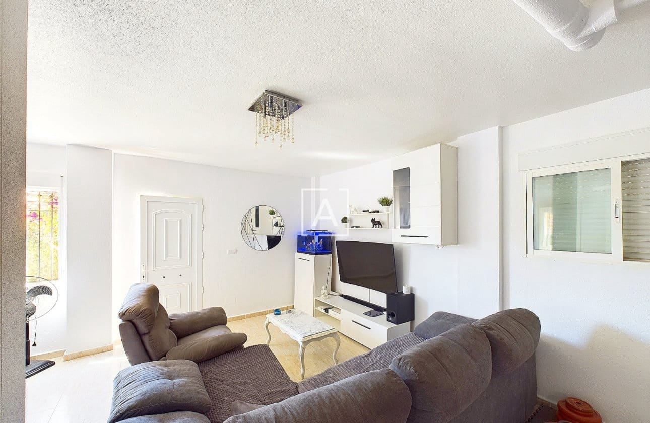 3 bedroom Villa for sale in Pinar de Campoverde with pool - € 249,995 (Ref: 8969046)