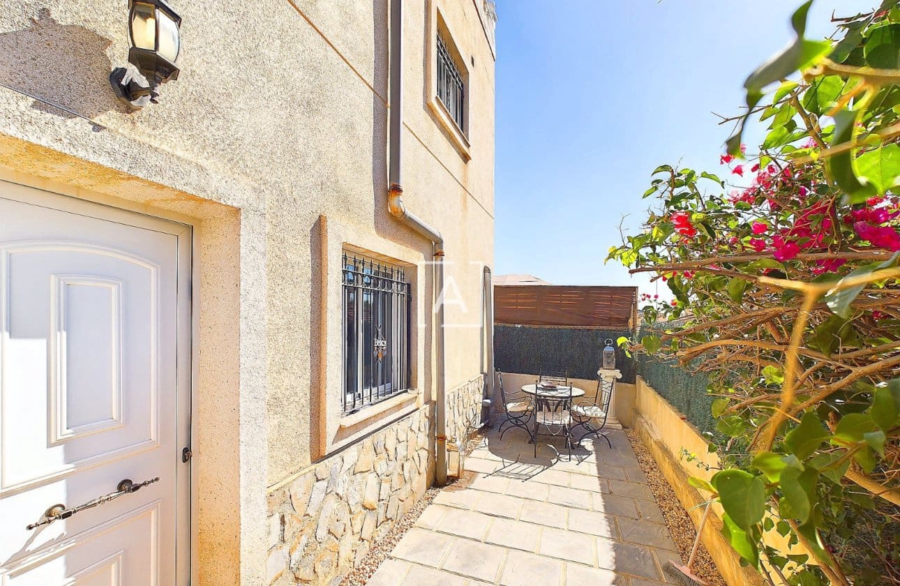 3 bedroom Villa for sale in Pinar de Campoverde with pool - € 249,995 (Ref: 8969046)