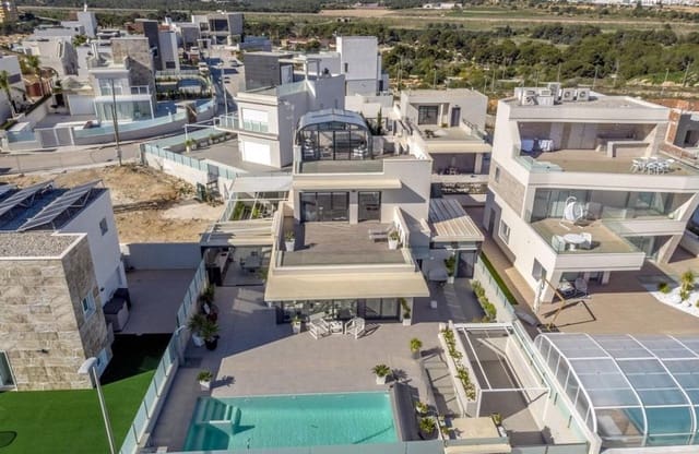 Chalet de 3 habitaciones en Campoamor, Orihuela en venta con piscina - 1.250.000 € (Ref: 8971275)