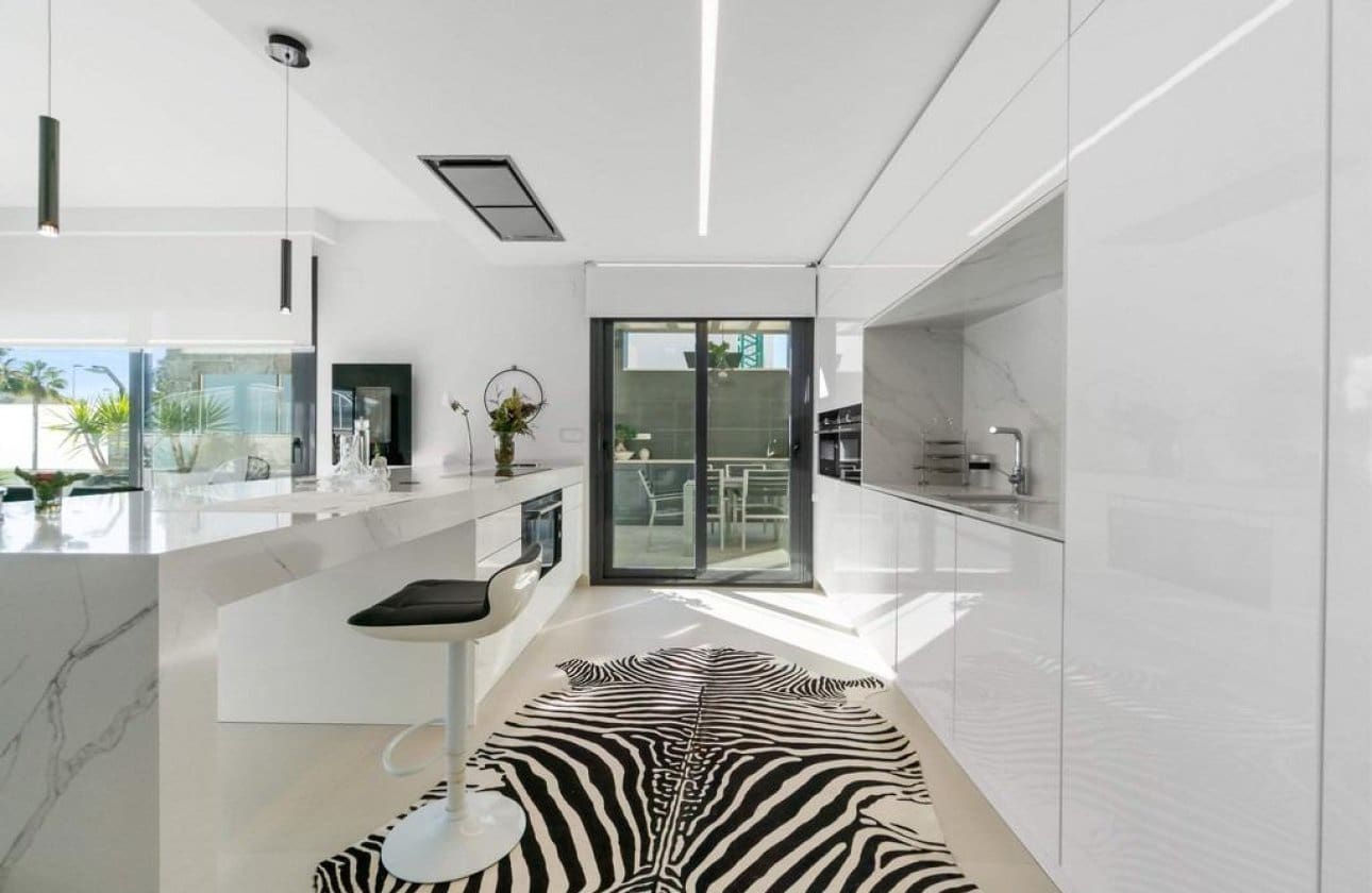 Chalet de 3 habitaciones en Campoamor en venta con piscina - 1.250.000 € (Ref: 8971275)