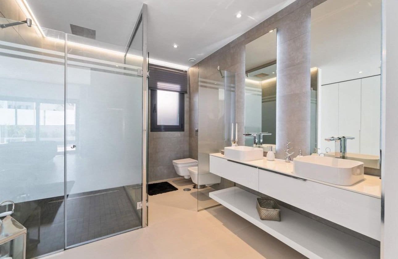 Chalet de 3 habitaciones en Campoamor en venta con piscina - 1.250.000 € (Ref: 8971275)