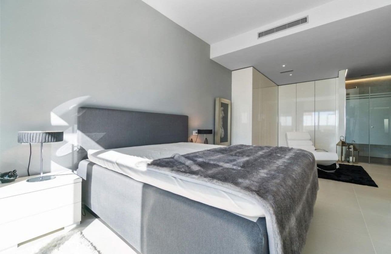 Chalet de 3 habitaciones en Campoamor en venta con piscina - 1.250.000 € (Ref: 8971275)