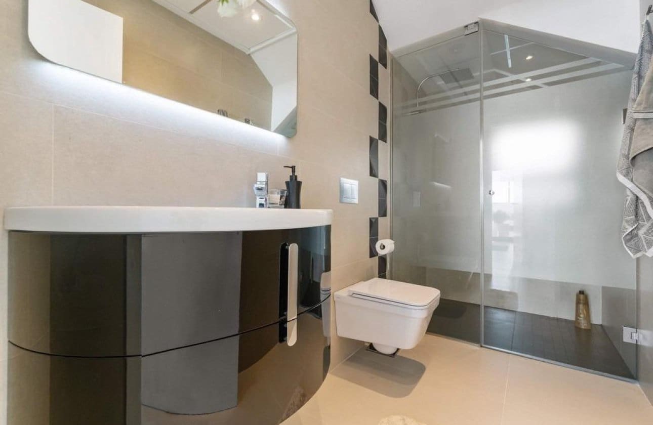 Chalet de 3 habitaciones en Campoamor en venta con piscina - 1.250.000 € (Ref: 8971275)