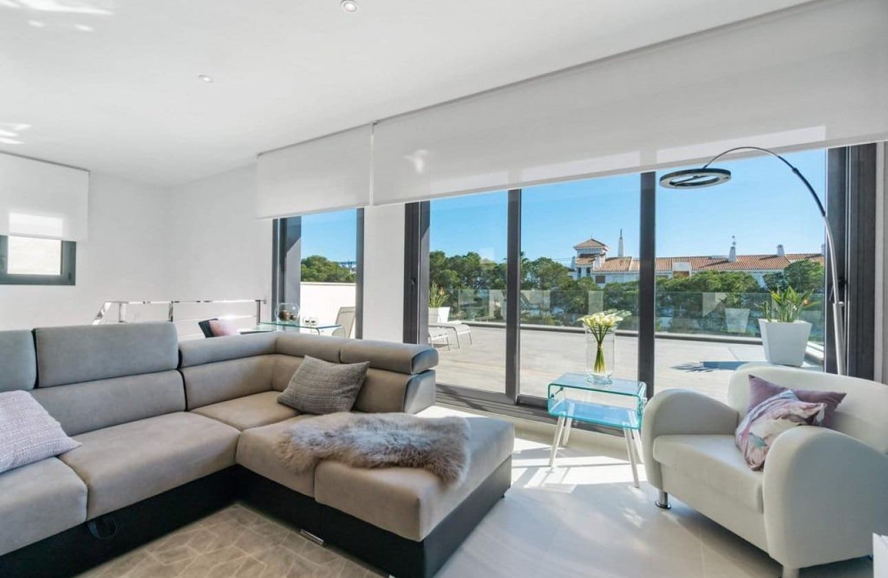 Chalet de 3 habitaciones en Campoamor en venta con piscina - 1.250.000 € (Ref: 8971275)