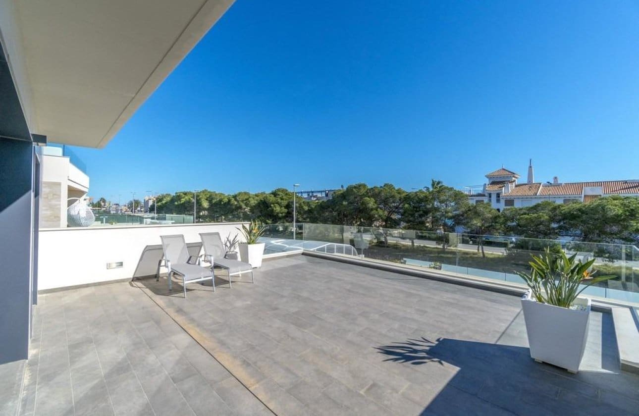 Chalet de 3 habitaciones en Campoamor en venta con piscina - 1.250.000 € (Ref: 8971275)