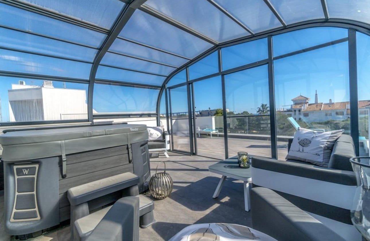 Chalet de 3 habitaciones en Campoamor en venta con piscina - 1.250.000 € (Ref: 8971275)