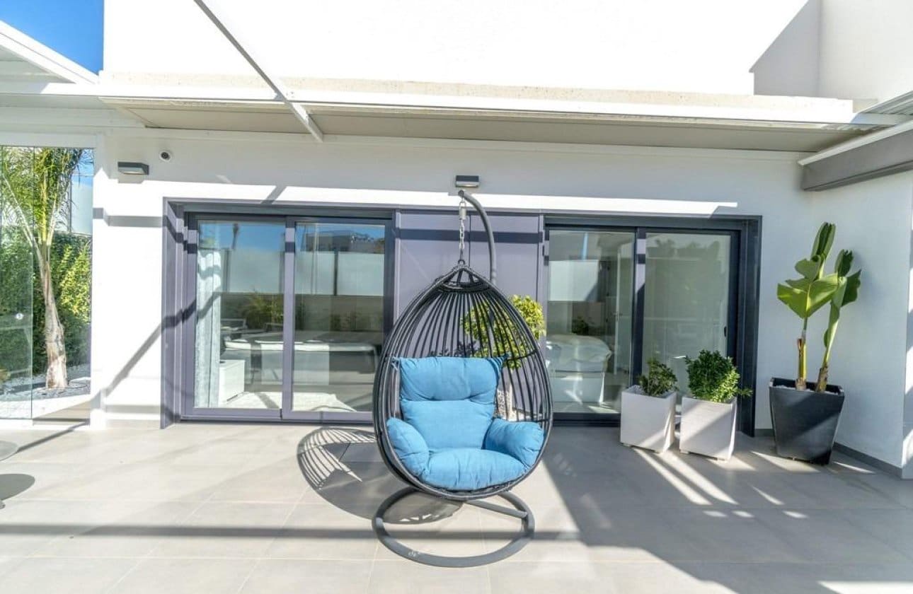 Chalet de 3 habitaciones en Campoamor en venta con piscina - 1.250.000 € (Ref: 8971275)