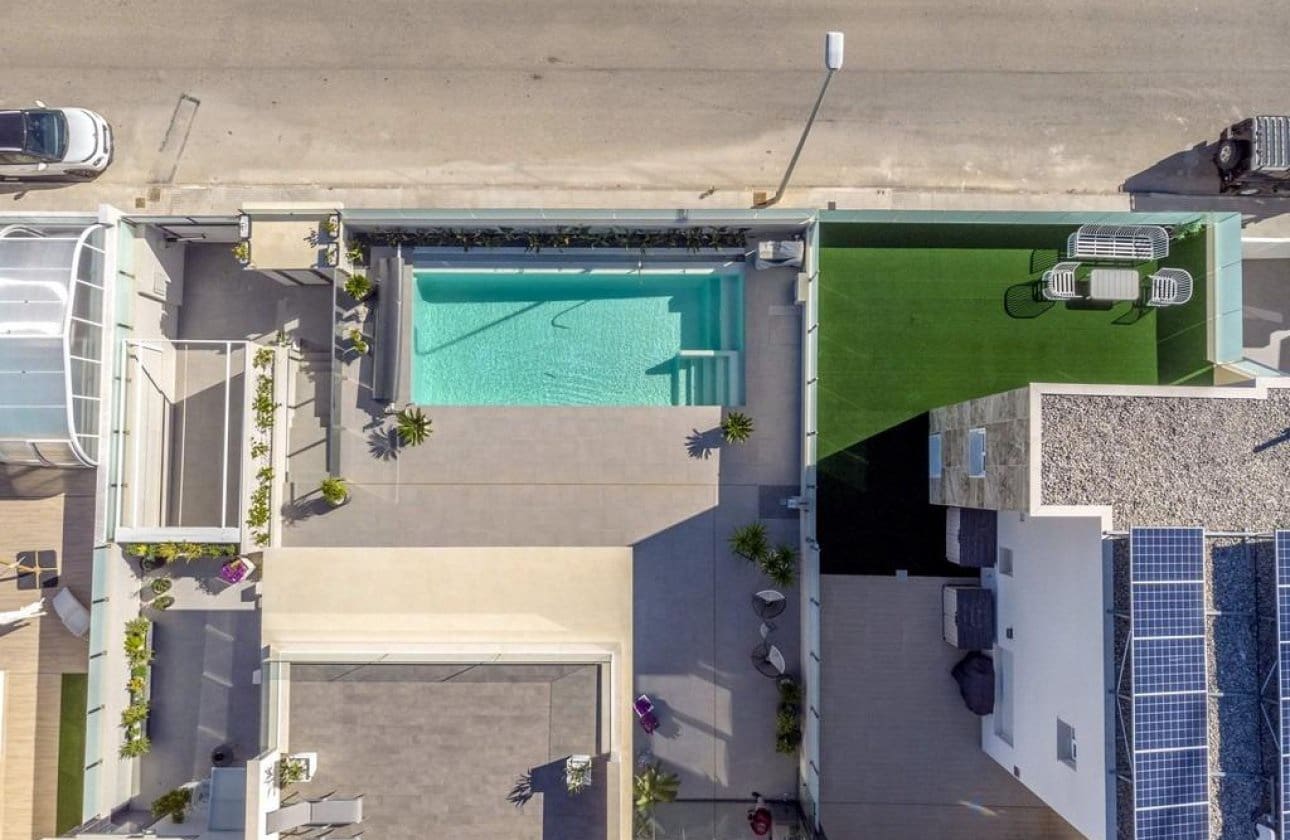 Chalet de 3 habitaciones en Campoamor en venta con piscina - 1.250.000 € (Ref: 8971275)