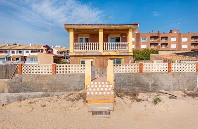 7 soverom Villa til salgs i Guardamar Playa, Guardamar del Segura - € 730 000 (Ref: 8971279)
