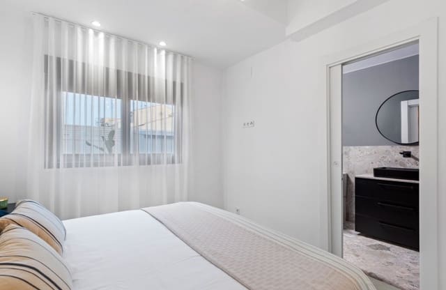 3 Zimmer Villa zu verkaufen in El Chaparral, Torrevieja mit Pool - 499.000 € (Ref: 8971282)