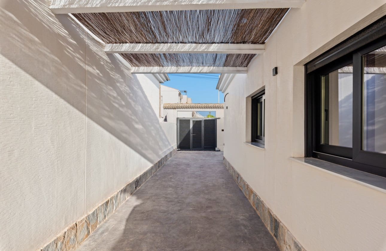 3 chambre Villa/Maison à vendre à El Chaparral avec piscine - 499 000 € (Ref: 8971282)