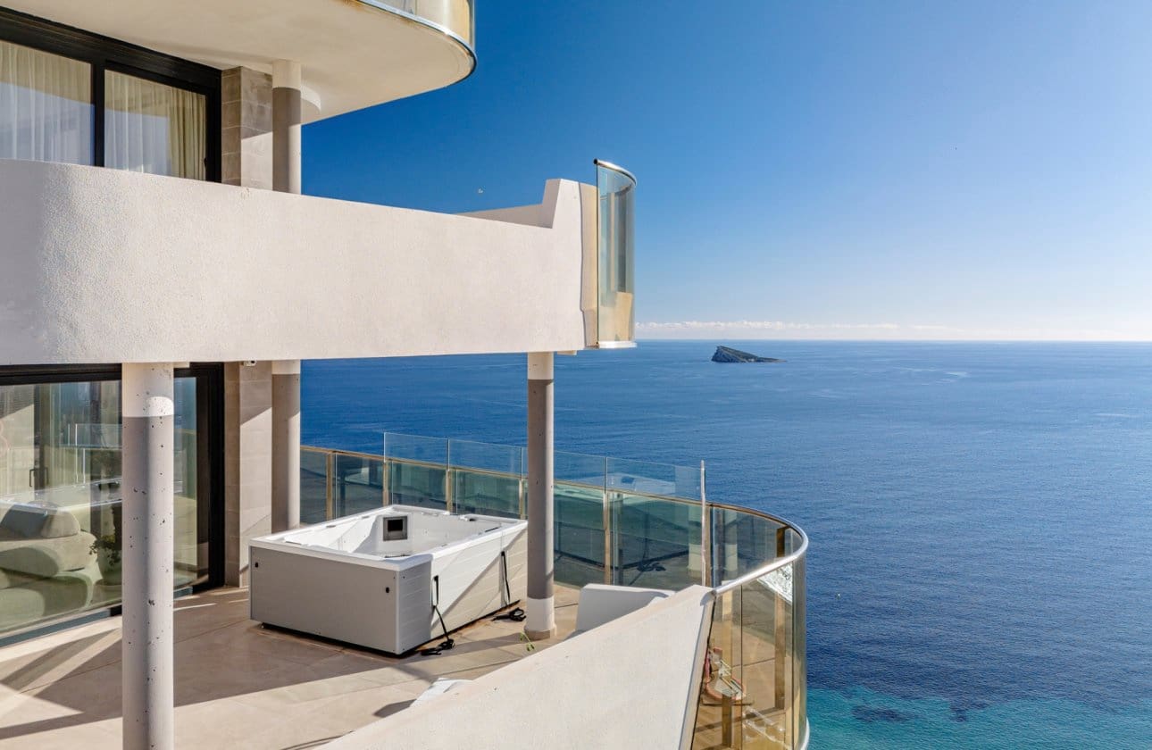 3 slaapkamer Appartement te koop in Benidorm met zwembad - € 1.550.000 (Ref: 8971308)