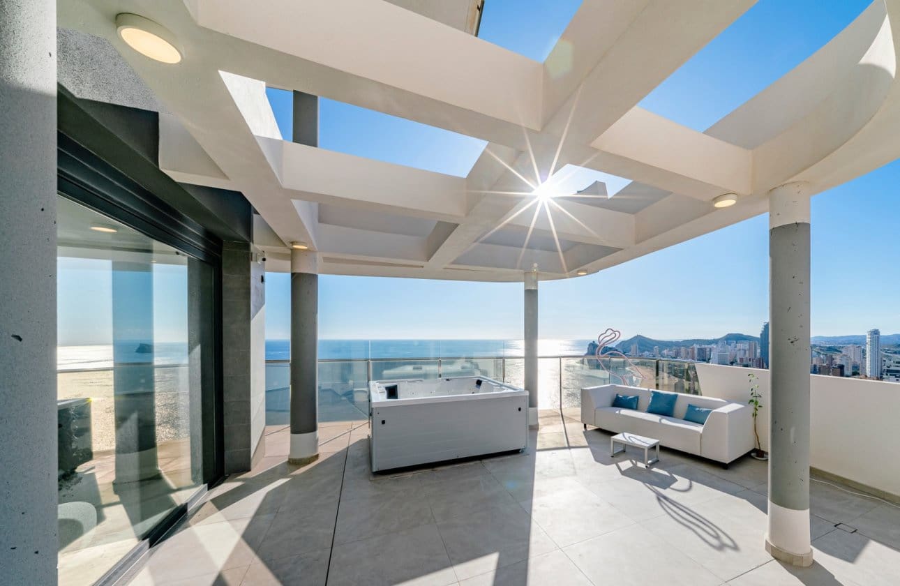 3 slaapkamer Appartement te koop in Benidorm met zwembad - € 1.550.000 (Ref: 8971308)