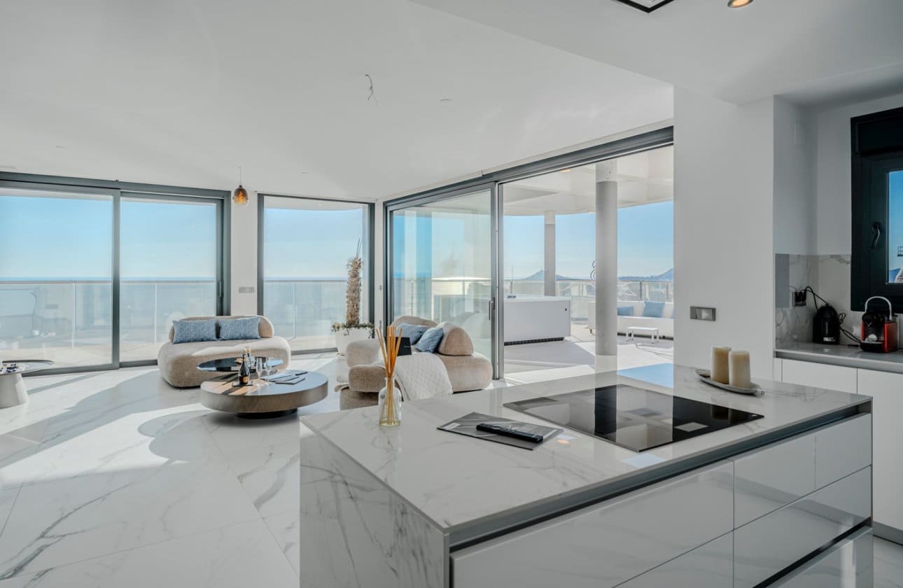 3 slaapkamer Appartement te koop in Benidorm met zwembad - € 1.550.000 (Ref: 8971308)