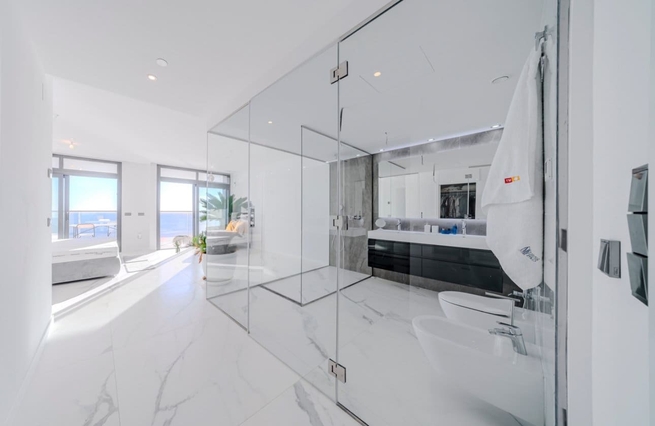 3 slaapkamer Appartement te koop in Benidorm met zwembad - € 1.550.000 (Ref: 8971308)