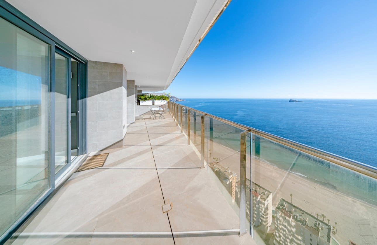 3 slaapkamer Appartement te koop in Benidorm met zwembad - € 1.550.000 (Ref: 8971308)