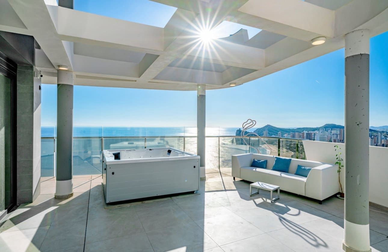 3 slaapkamer Appartement te koop in Benidorm met zwembad - € 1.550.000 (Ref: 8971308)