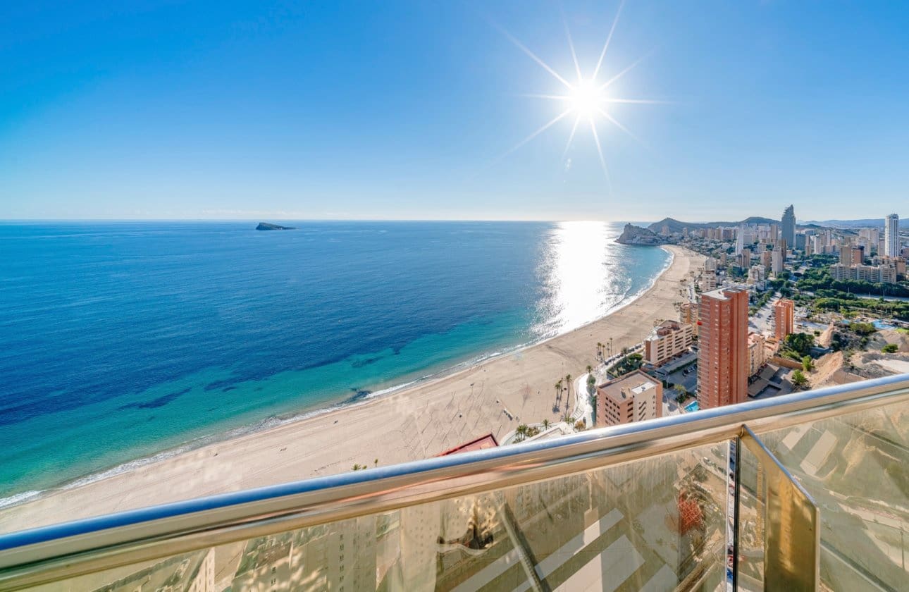 3 slaapkamer Appartement te koop in Benidorm met zwembad - € 1.550.000 (Ref: 8971308)