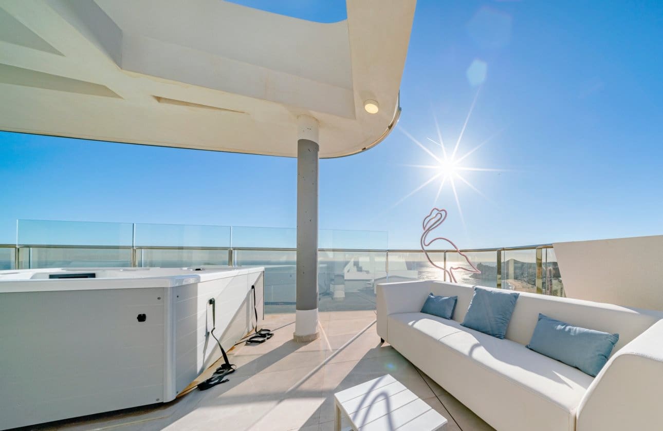 3 slaapkamer Appartement te koop in Benidorm met zwembad - € 1.550.000 (Ref: 8971308)