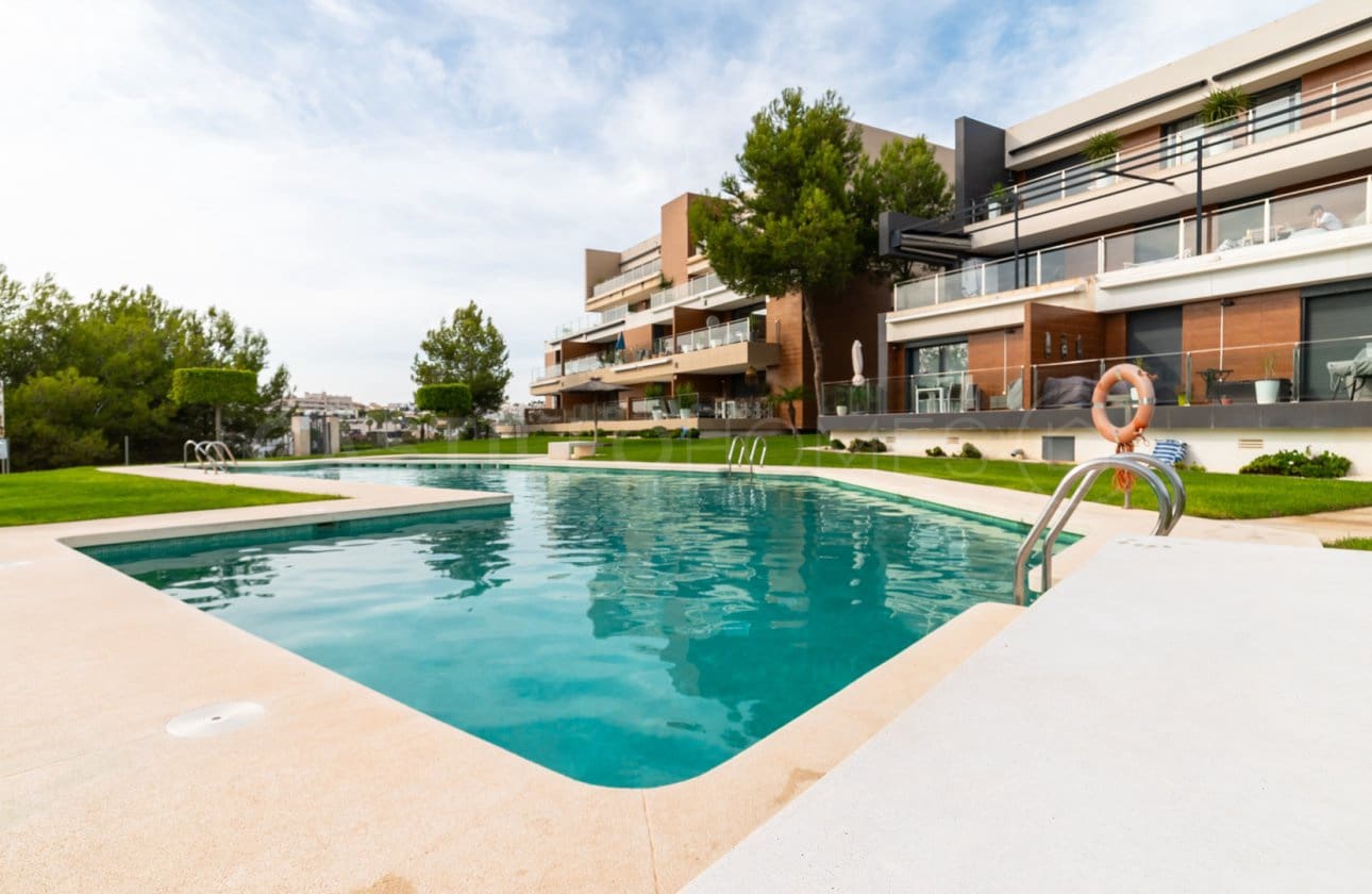 2 Zimmer Apartment zu verkaufen in Villamartin mit Pool - 270.000 € (Ref: 8971314)