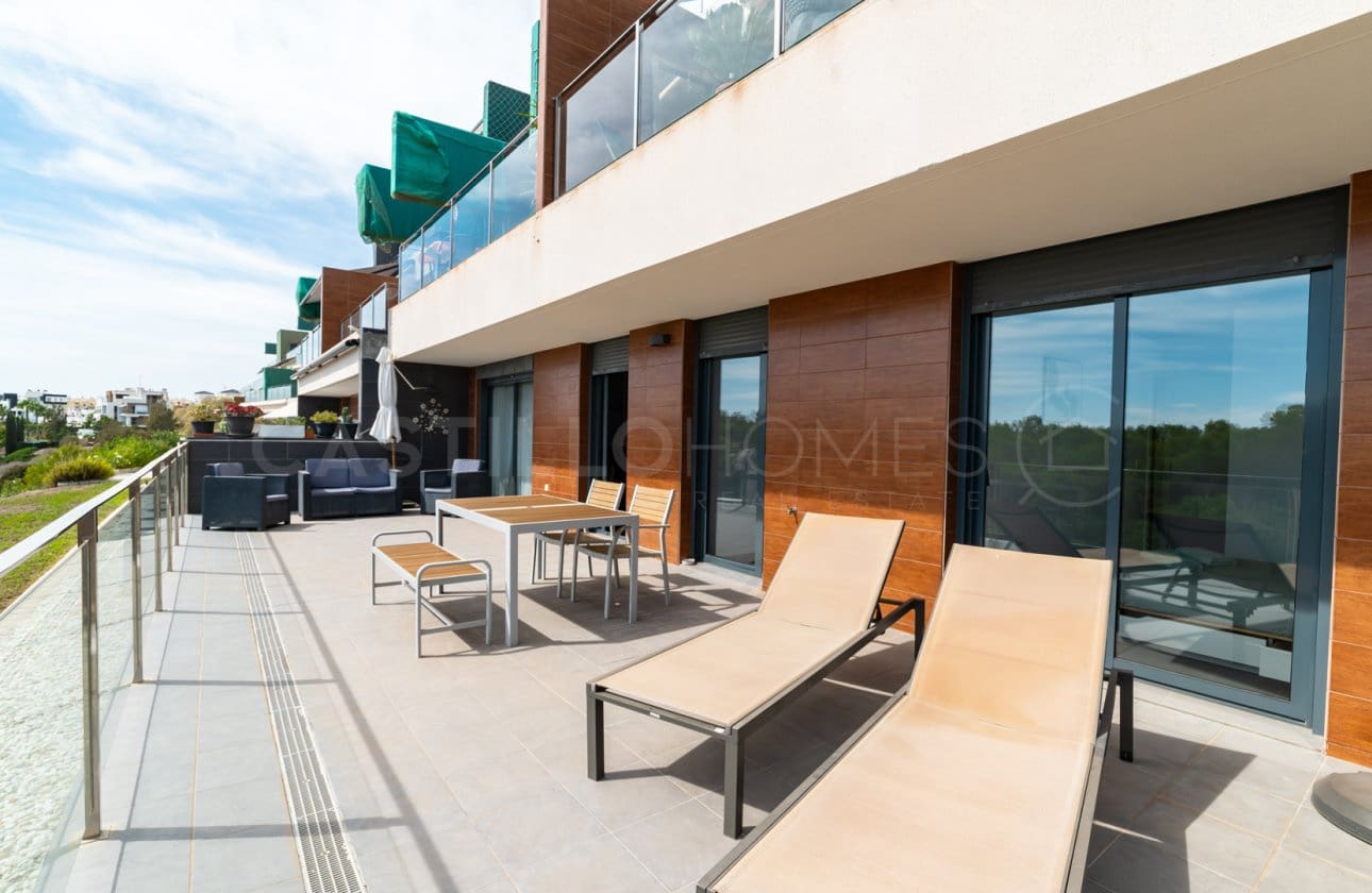 2 Zimmer Apartment zu verkaufen in Villamartin mit Pool - 270.000 € (Ref: 8971314)