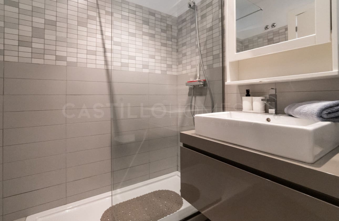 2 Zimmer Apartment zu verkaufen in Villamartin mit Pool - 270.000 € (Ref: 8971314)