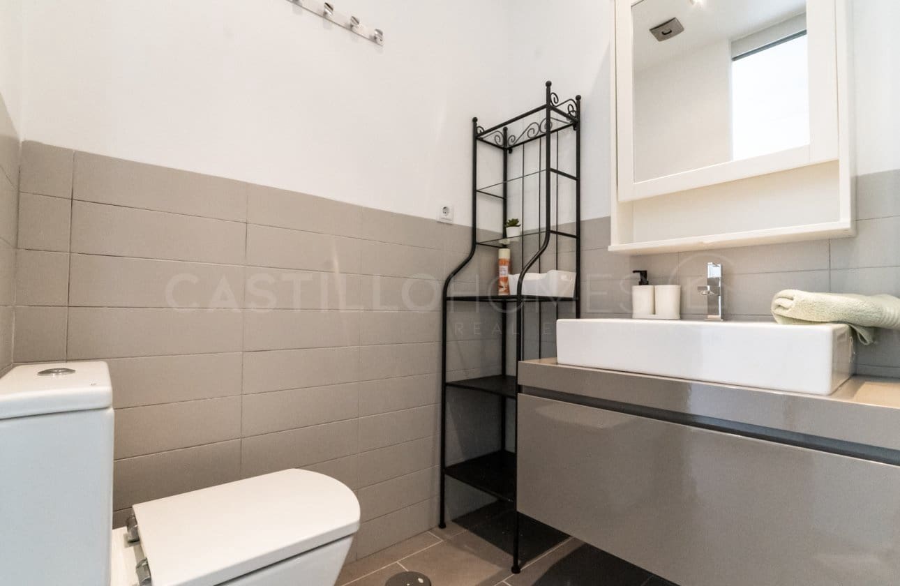 2 Zimmer Apartment zu verkaufen in Villamartin mit Pool - 270.000 € (Ref: 8971314)