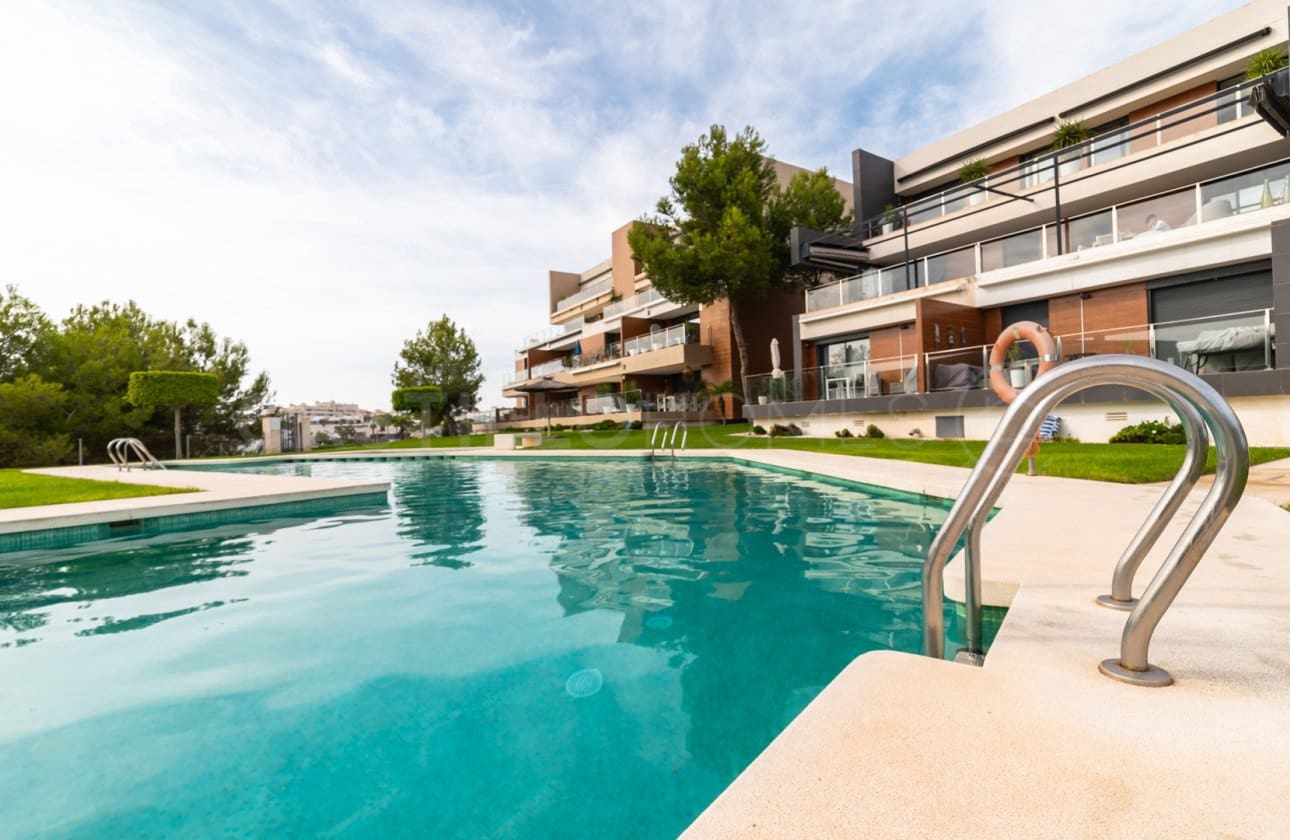 2 Zimmer Apartment zu verkaufen in Villamartin mit Pool - 270.000 € (Ref: 8971314)