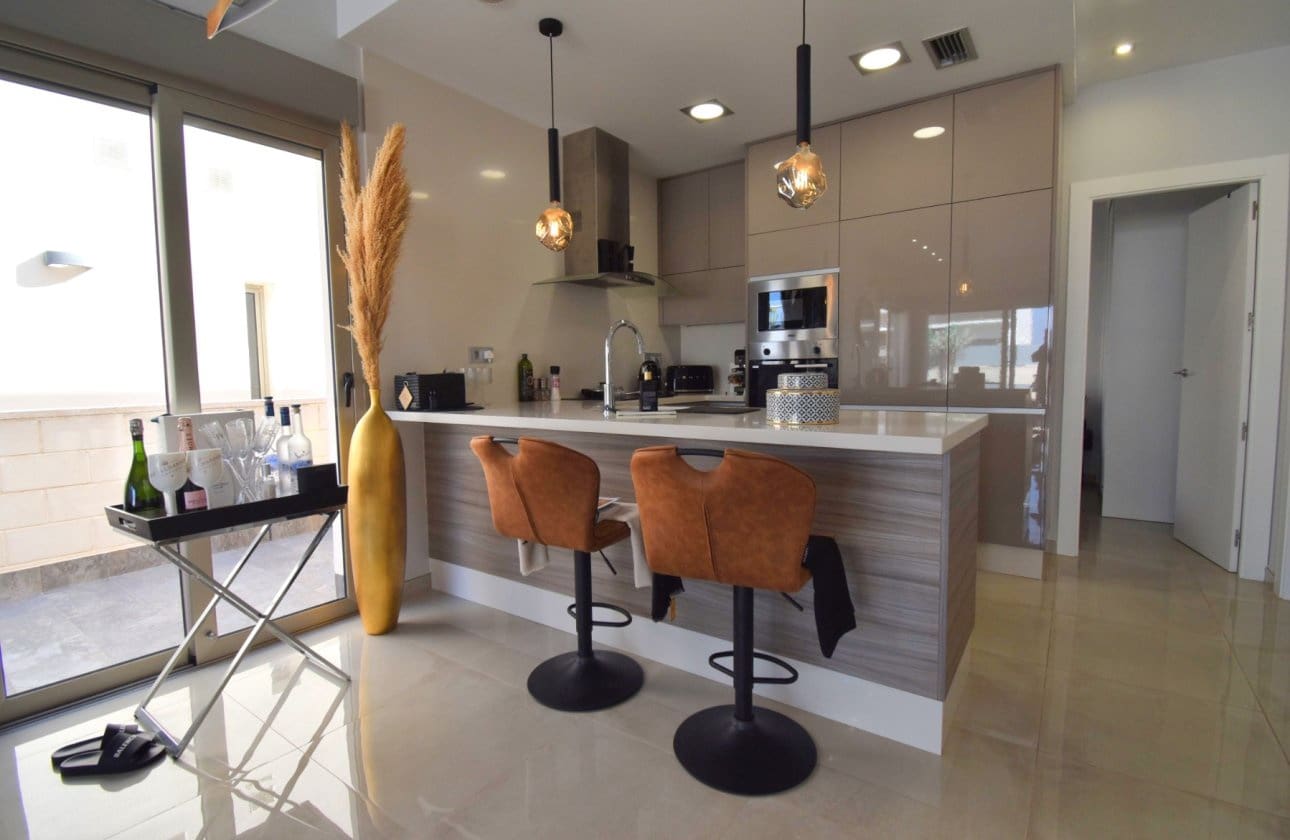 3 bedroom Villa for sale in Villamartin with pool - € 369,950 (Ref: 8974020)