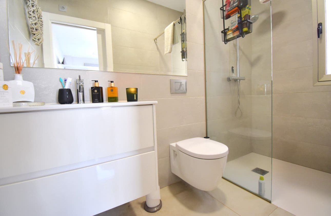 3 bedroom Villa for sale in Villamartin with pool - € 369,950 (Ref: 8974020)